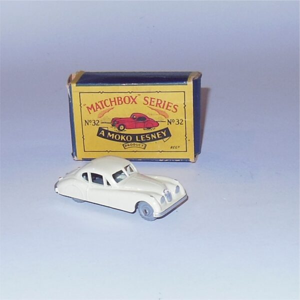 Matchbox Lesney 32a Jaguar XK120 Coupe White