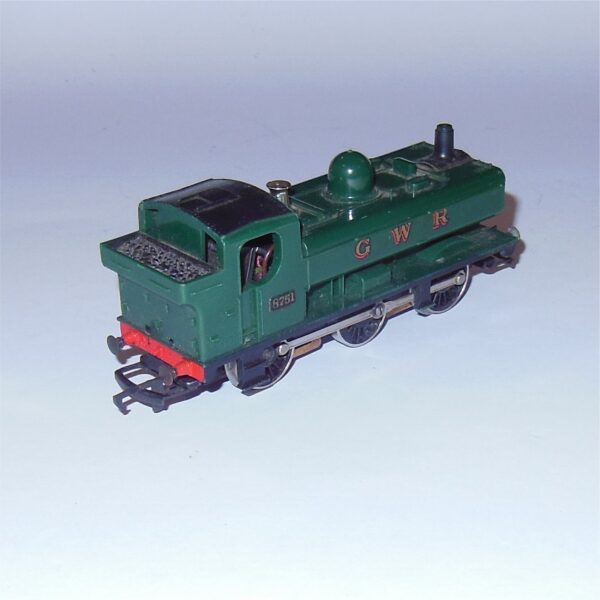 Hornby R041 GWR 0-6-0 Pannier Tank Engine 8751