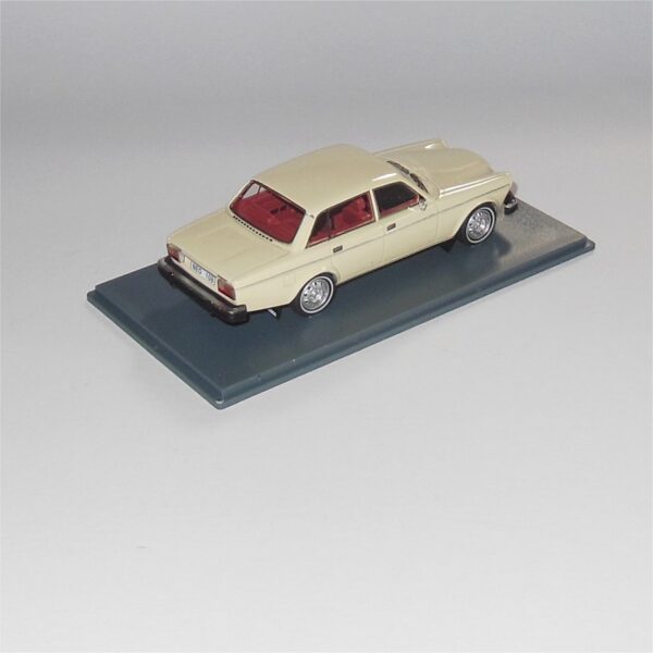 Neo Scale Model 43108 Volvo 164 Sedan 1969 Cream - Image 4