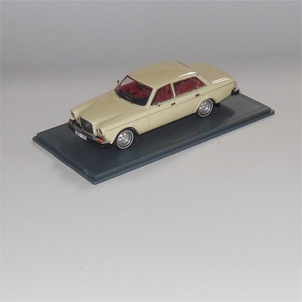 Neo Scale Model 43108 Volvo 164 Sedan Cream