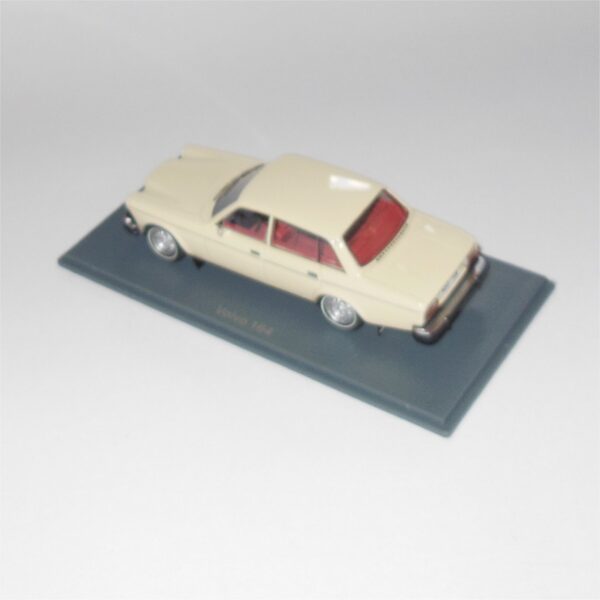 Neo Scale Model 43108 Volvo 164 Sedan Cream