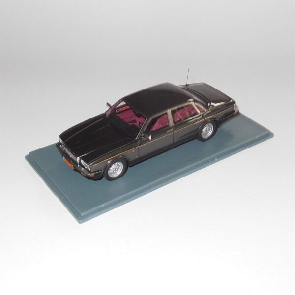 Neo Scale Model 43158 Daimler Sovereign Black