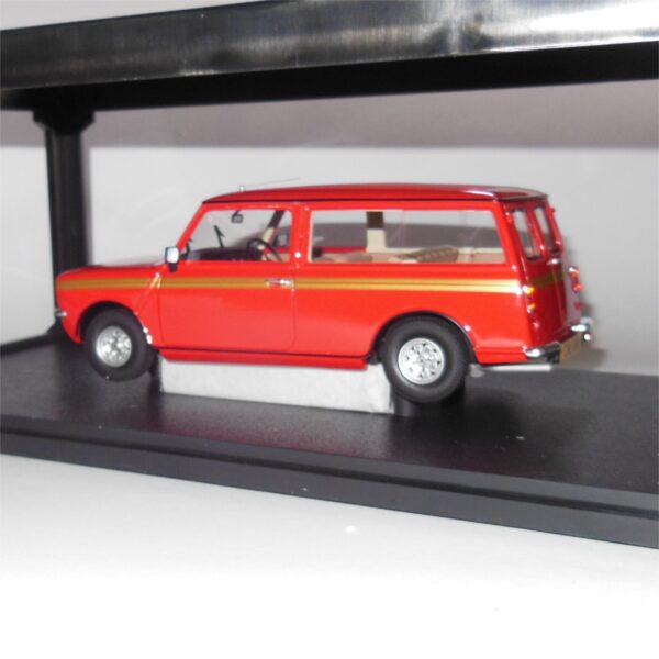 Cult Models CML018-1 Mini Clubman Estate 1974 1:18 Scale Red - Image 2