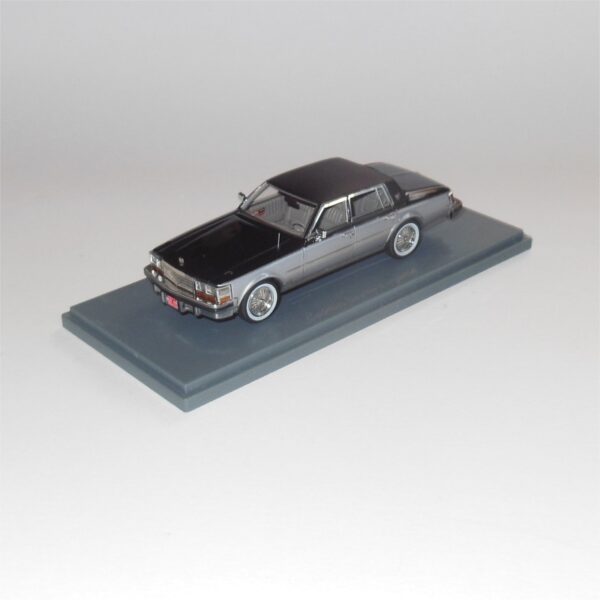 Neo Model 43495 Cadillac Seville Elegante Black Silver