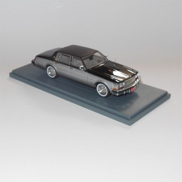 Neo Model 43495 Cadillac Seville Elegante Black Silver