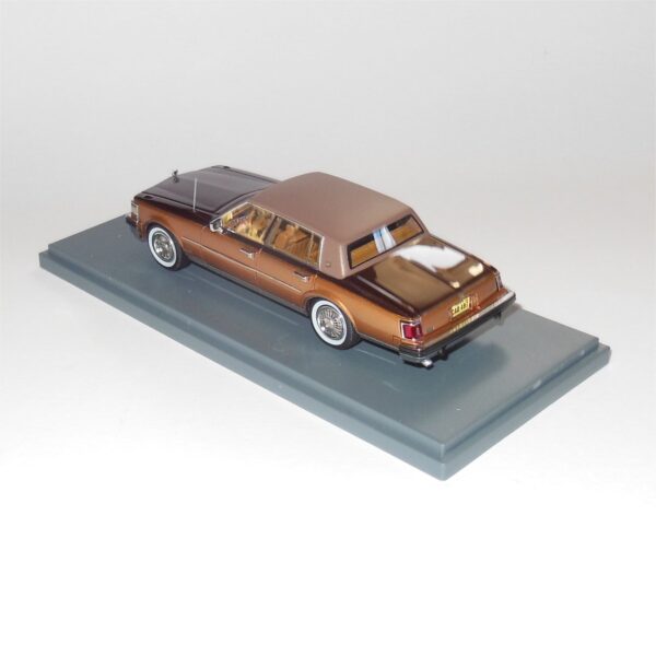 Neo Model 43497 Cadillac Seville Elegante 1987 Brown over Gold - Image 3