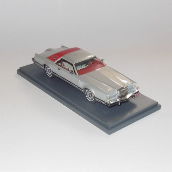 Neo Model 43554 Lincoln Continental Mark V Red Silver - Image 4