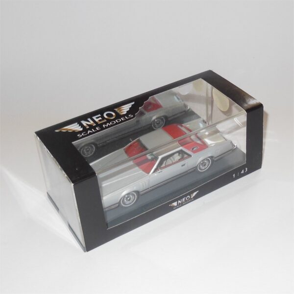 Neo Model 43554 Lincoln Continental Mark V Red Silver