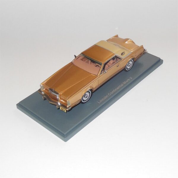 Neo Model 43560 Lincoln Continental Mark V Gold - Image 4
