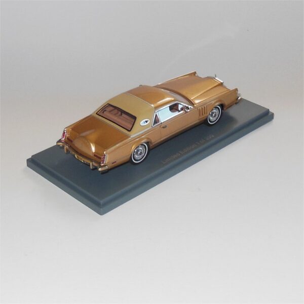 Neo Model 43560 Lincoln Continental Mark V Gold - Image 2