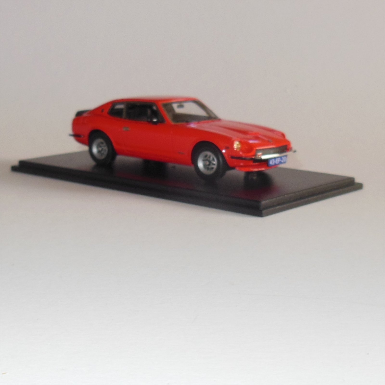 Neo Model 43985 Datsun 260Z 2+2 Red - Antique Toy World