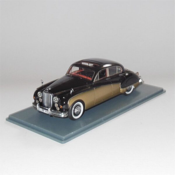 Neo Model 43144 Jaguar MK VIII Maroon Gold