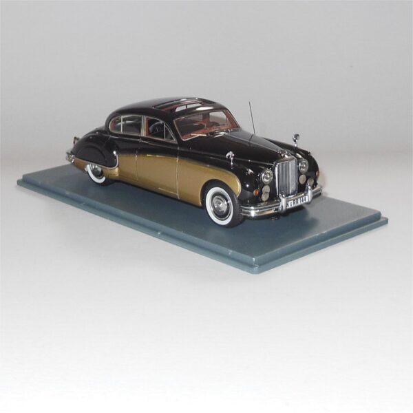 Neo Model 43144 Jaguar MK VIII Black Gold