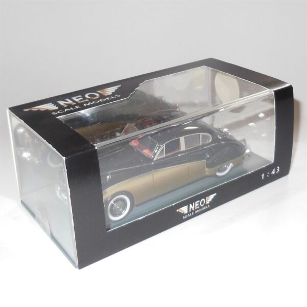 Neo Model 43144 Jaguar MK VIII Black Gold - Image 4