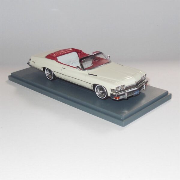 Neo Model 44121 Buick LeSabre Convertible Cream