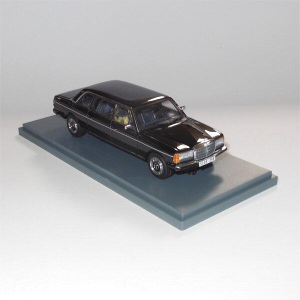 Neo Model 44245 Mercedes Benz V123 Lang Black