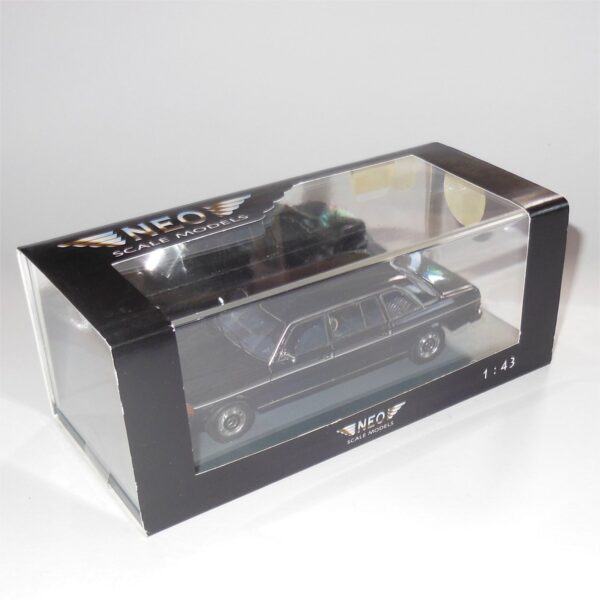 Neo Model 44245 Mercedes Benz V123 Lang Black - Image 4
