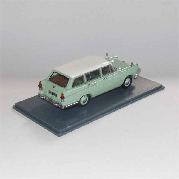 Neo Model 44455 Austin Cambridge Traveller White Green - Image 2