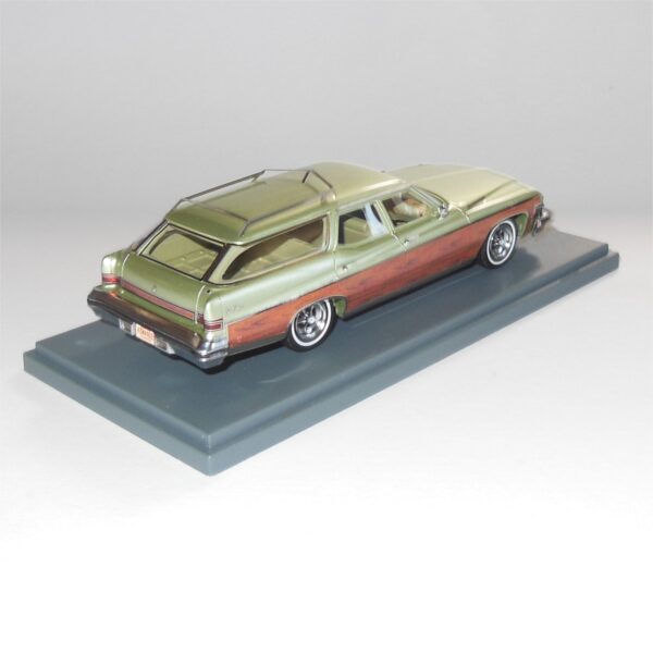 Neo Model 44625 Buick Wagon Green Woodgrain - Image 2