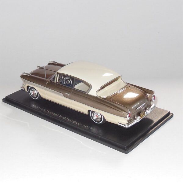 Neo Model 44670 Hudson Hornet V8 Hardtop 1957 White Brown - Image 2