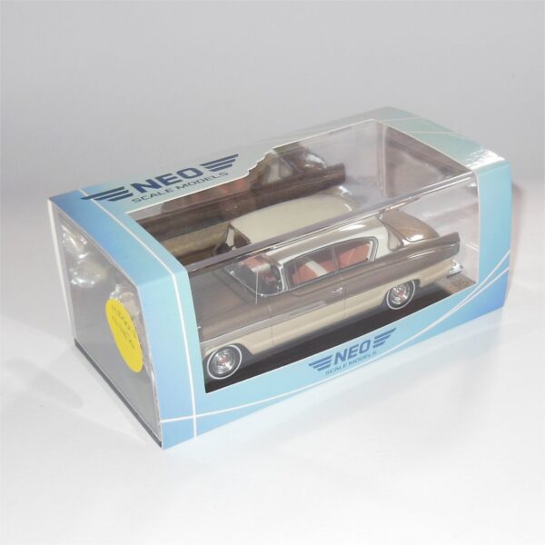 Neo Model 44670 Hudson Hornet V8 Hardtop 1957 White Brown - Image 4