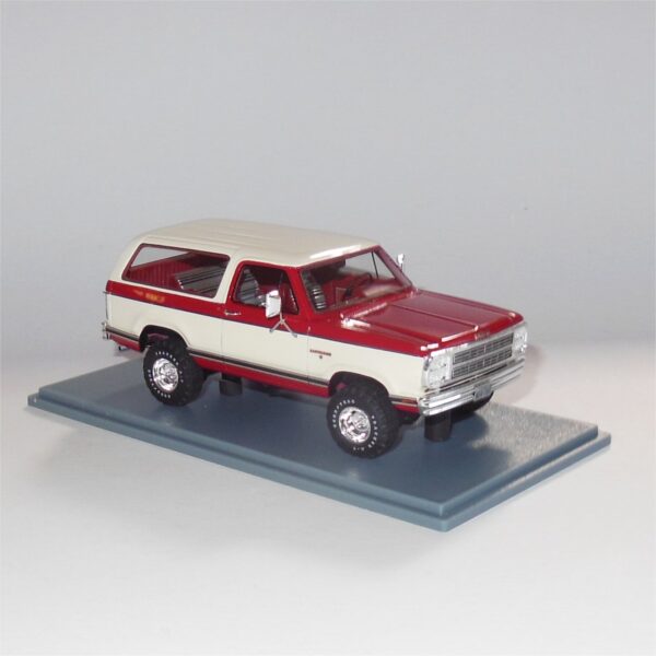 Neo Model 44785 Dodge Ramcharger 1979 White Red