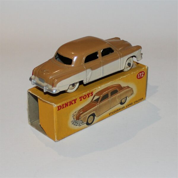Dinky Toys 172 Studebaker Land Cruiser Sedan - Image 2