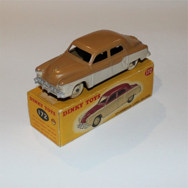 Dinky Toys 172 Studebaker Land Cruiser Sedan - Image 4