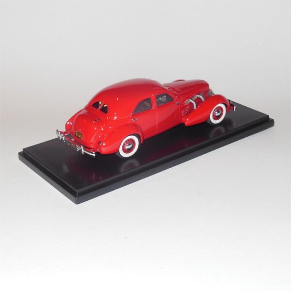 Neo Model 45748 Cord 812 Supercharged Sedan 1937 Red - Image 2