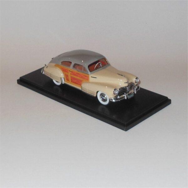 Neo Model 45833 Chevrolet Fleetline Aerosedan 1948 Grey Cream Timber Panels