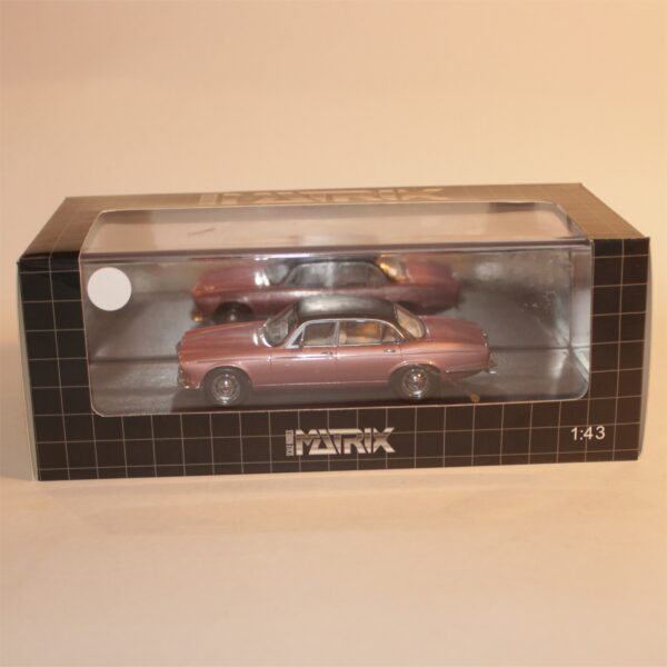 Matrix 40402-011 Daimler Double Six Vanden Plas S1 1973 Pink