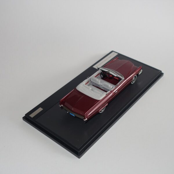 Matrix 20301-172 Cadillac DeVille Convertible 1970 Red