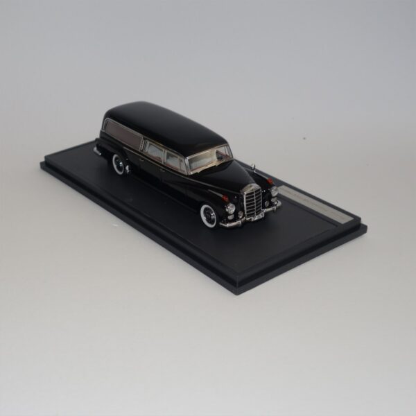 Matrix 51302-031 Pollmann MB 300D Hearse 1956 Black - Image 4