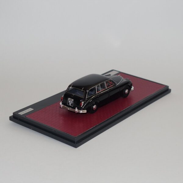 Matrix 41001-111 Jaguar MKII Country Estate 1963 Black