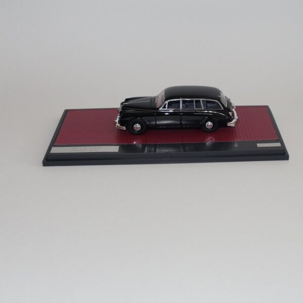 Matrix 41001-111 Jaguar MKII Country Estate 1963 Black