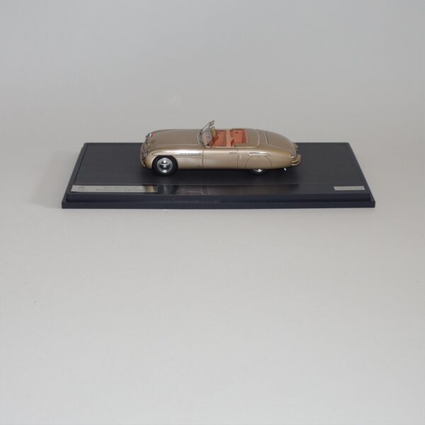 Matrix 40102-061 Alfa Romeo 6C Pininfarina Cabriolet 1946 Gold Metallic