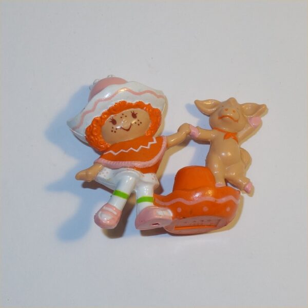 Strawberry Shortcake 1984 Cafe Ole with Burrito on a hat PVC Figurine