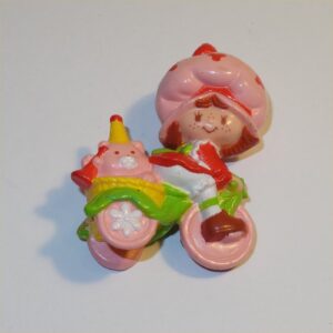 Strawberry Shortcake: 1984 Strawberry Shortcake & Custard PVC Figurine