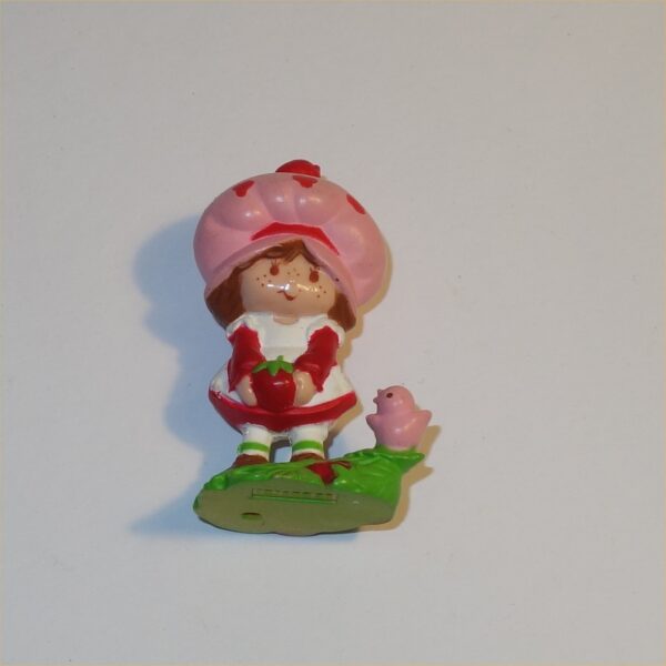 1983 Strawberry Shortcake picking berries