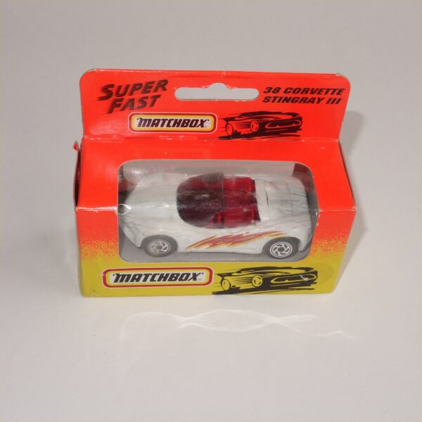 Matchbox 1995 Issue 38 Chevrolet Corvette Sting Ray III - Image 2