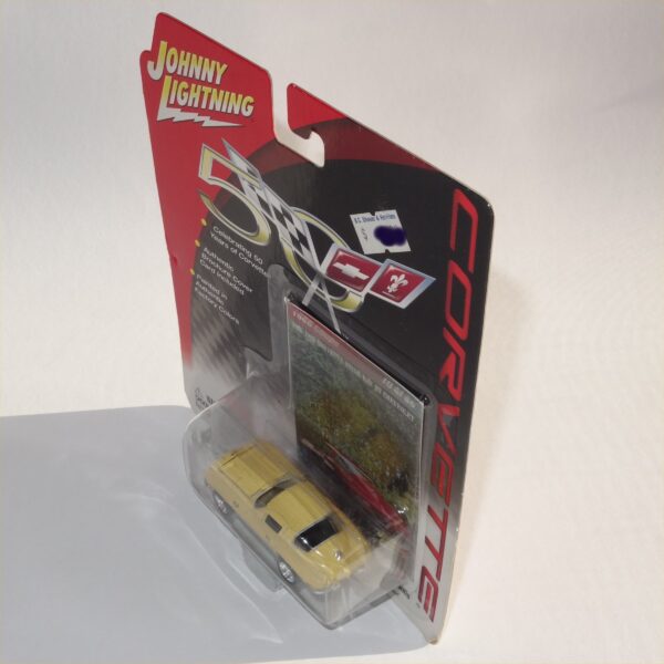 Johnny Lightning 1966 Chevrolet Corvette Sting Ray Yellow Hard Top #10 of 50 - Image 4