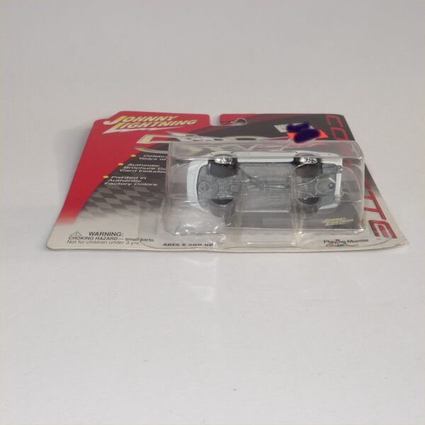 Johnny Lightning 1983 Chevrolet Corvette White Hard Top #22 of 50 - Image 3