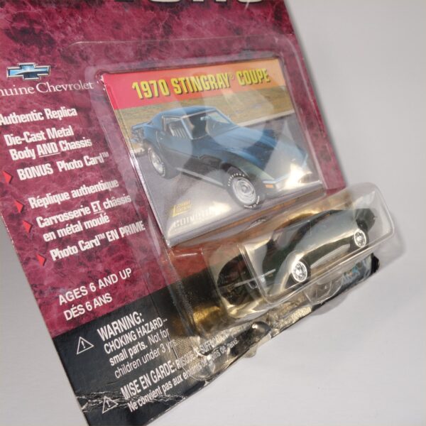 Johnny Lightning 1970 Chevrolet Corvette Donnybrooke Green Sting Ray Coupe Hard Top - Image 3