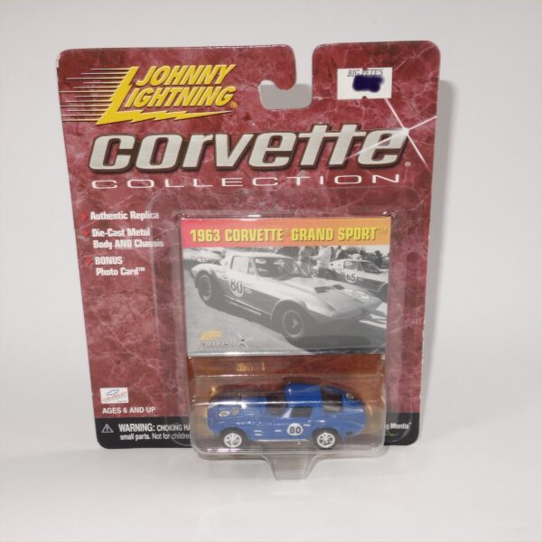 Johnny Lightning 1963 Chevrolet Corvette Grand Sport Daytona Blue Closed Top