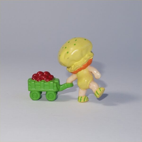 Strawberry Shortcake 1982 Apple Dumplin Pulling a Cart of Apples PVC Figurine