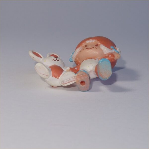 Strawberry Shortcake 1982 Apricot with Hopsalot Bunny Dancing PVC Figurine