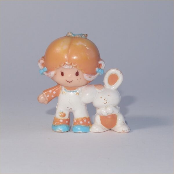 Strawberry Shortcake 1981 Apricot with Hopsalot Bunny PVC Figurine