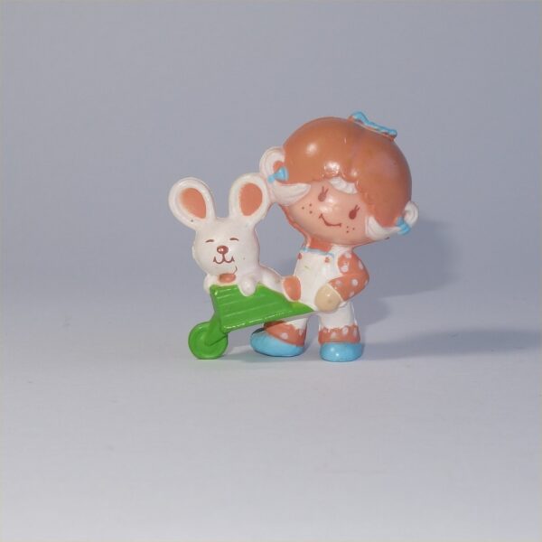 Strawberry Shortcake 1982 Apricot with Hopsalot in a Wheelbarrow PVC Figurine