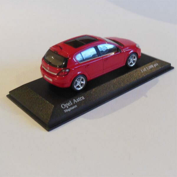 Minichamps Opel Astra 2004 Red #400 043000 - Image 5
