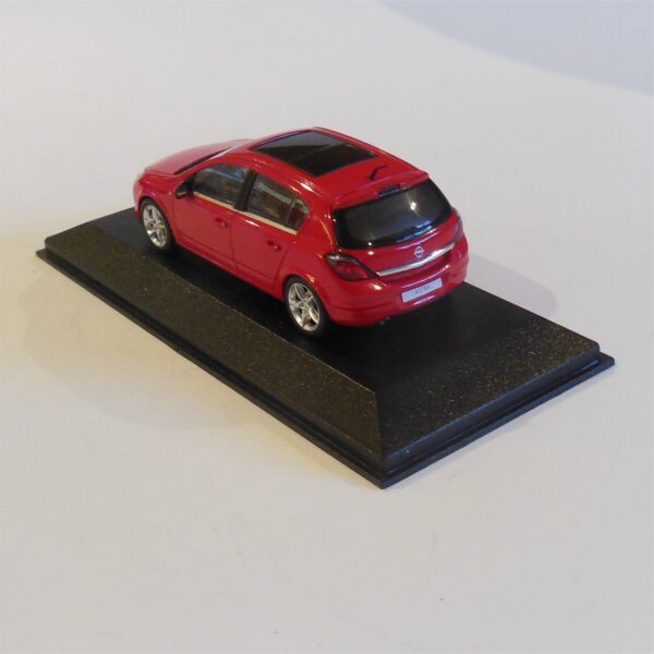 Minichamps Opel Astra 2004 Red #400 043000 - Image 4
